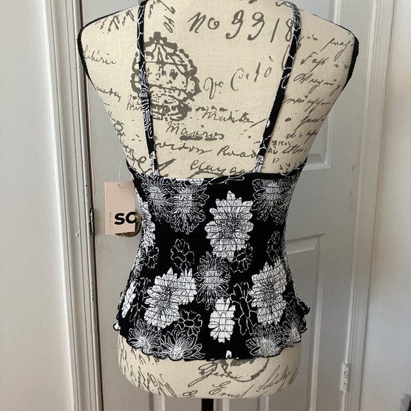 NWT! Cute Smocked Floral High-Necked Tank - Picture 3 of 11